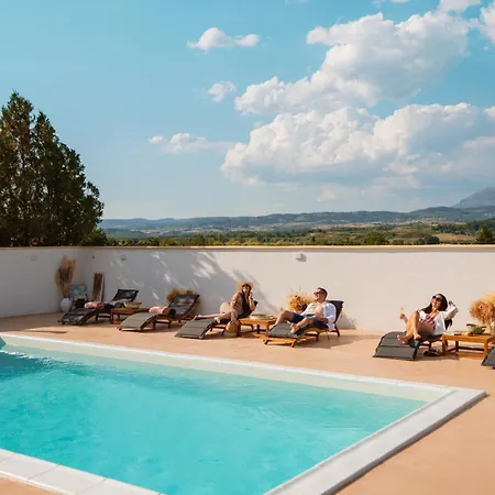 فيلة House Milovanovic *