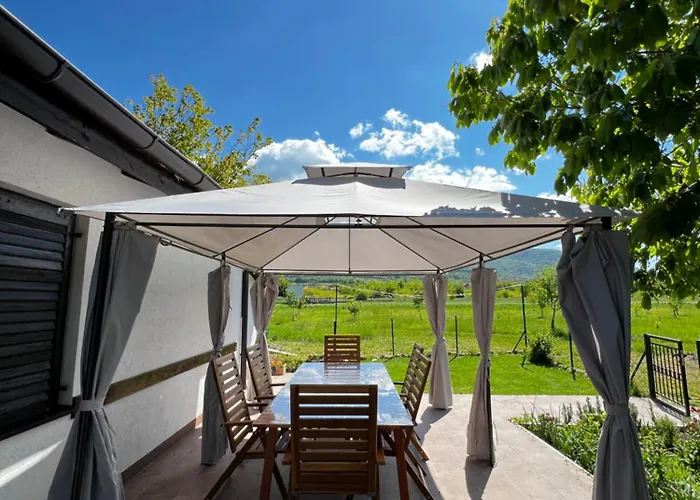 فيلة House Milovanovic *